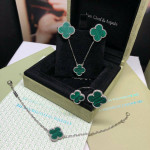 Кольцо Van Cleef 2 мотива зеленое в белом