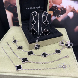 Серьги Van Cleef 3 мотива черные в белом