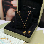 Серьги Alhambra mini агат в желтом золоте 1см