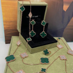 Серьги Van Cleef 2 мотива зеленые в розовом