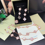 Серьги Van Cleef 3 мотива перламутр в розовом