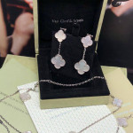 Серьги Van Cleef 2 мотива перламутр в белом