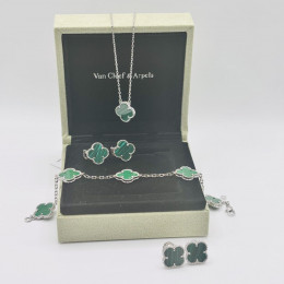 Серьги Van Cleef 1 мотив зеленые в белом