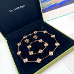 Комплект Van Cleef в розовом цвете (серьги, браслет, колье)