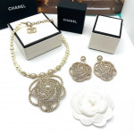 Комплект Chanel роза (колье, серьги)