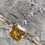 Колье Tiffany Designer Jewelry белое с камнями