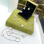 Комплект Van Cleef перламутр в белом золоте (серьги, колье, браслет)