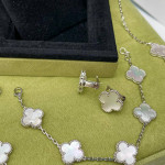 Комплект Van Cleef перламутр в белом золоте (серьги, колье, браслет)