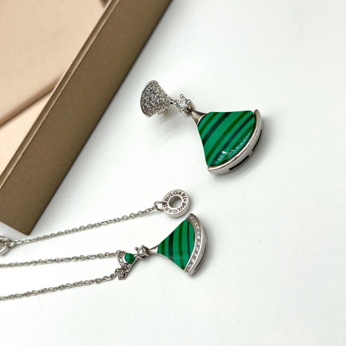 Комплект Bvlgari Малахит В Белом Металле (Серьги, Кулон, Кольцо)
