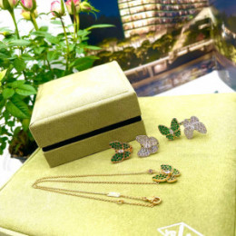 Комплект Van Cleef Two Butterfly зеленый, прозрачный (Серьги, Кулон, Кольцо)