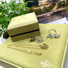 Комплект Van Cleef Two Butterfly зеленый, прозрачный (Серьги, Кулон, Кольцо)