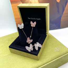 Комплект Van Cleef Two Butterfly розовый, прозрачный (Серьги, Кулон, Кольцо)