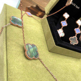 Комплект Van Cleef перламутр, халцедон (серьги, колье)