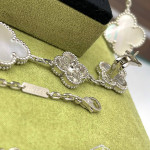 Комплект Van Cleef светлый перламутр (серьги, браслет, колье)