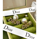 Серьги пусеты Dior с жемчугом