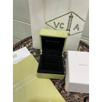 Упаковка Van Cleef под кольцо