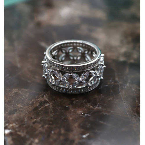 Кольцо Tiffany Victoria белое широкое с камнями