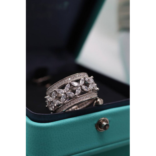 Кольцо Tiffany Victoria белое широкое с камнями