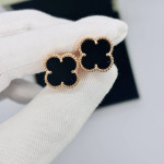 Серьги Van Cleef гвоздики черные в розовом