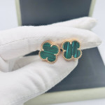 Серьги Van Cleef гвоздики зеленые в розовом