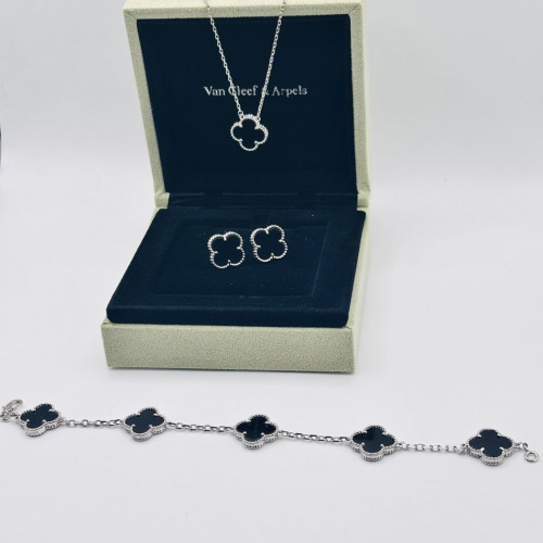Комплект Van Cleef агат в белом (серьги, браслет, кулон)