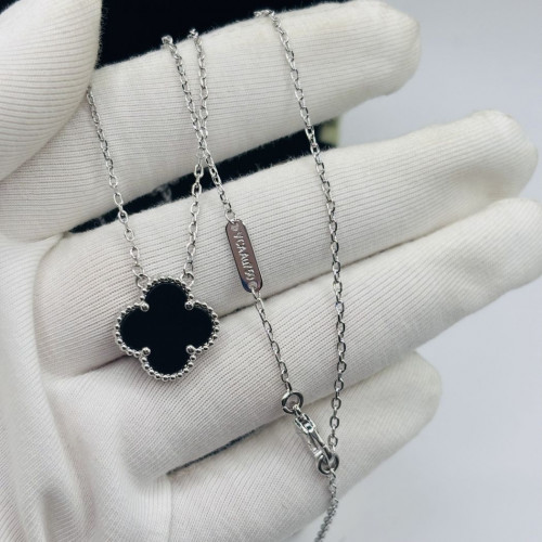 Комплект Van Cleef агат в белом (серьги, браслет, кулон)