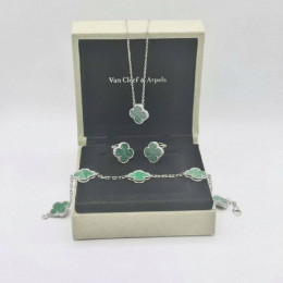 Комплект Van Cleef малахит в белом (серьги, браслет, кулон)