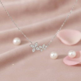 Кулон Louis Vuitton Color Blossom белый