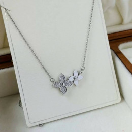 Кулон Louis Vuitton Color Blossom белый