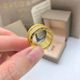 Кольцо BVLGARI B.Zero 1 с камнями в пять полос (золотистое)