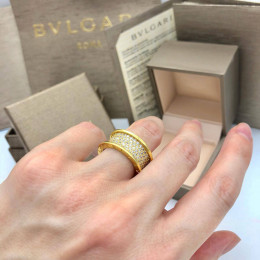 Кольцо BVLGARI B.Zero 1 с камнями в пять полос (золотистое)