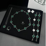 Колье Van Cleef 45 см зеленое в белом