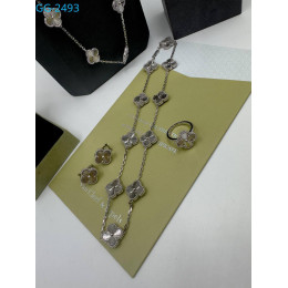 Серьги Van Cleef 1 мотив гильоше в белом