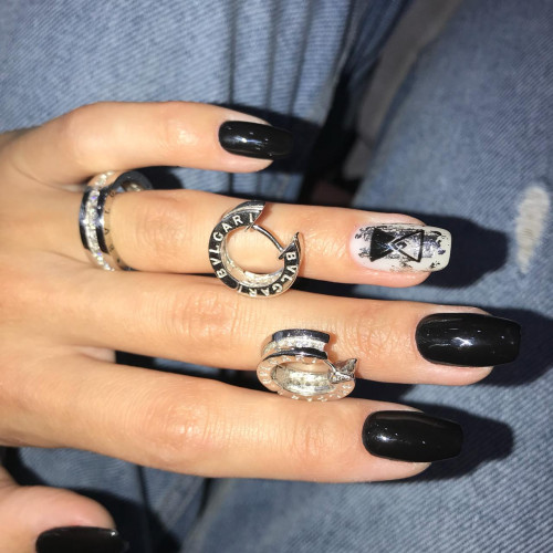 Серьги BVLGARI с дорожкой из фианитов