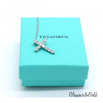 Крестик Tiffany Embrace белый с камнями